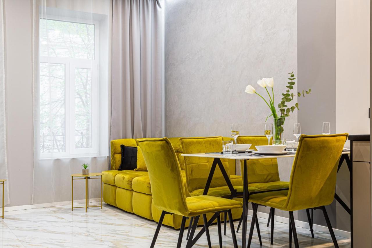 Family Residence Boutique Apartments Львів Екстер'єр фото