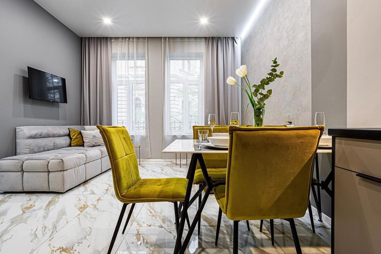 Family Residence Boutique Apartments Львів Екстер'єр фото