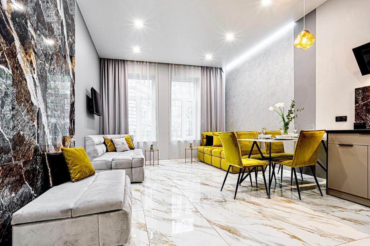 Family Residence Boutique Apartments Львів Екстер'єр фото