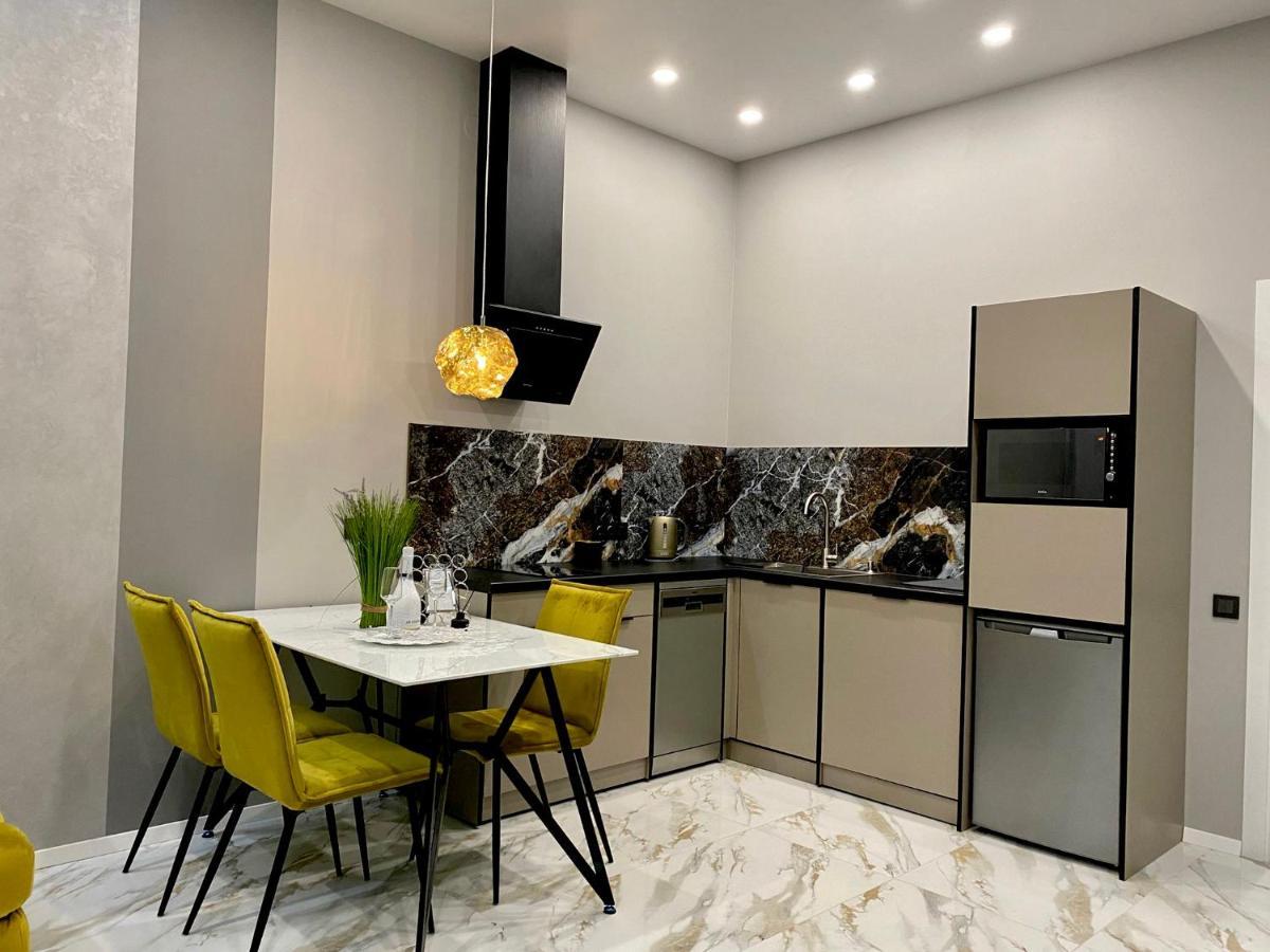 Family Residence Boutique Apartments Львів Екстер'єр фото