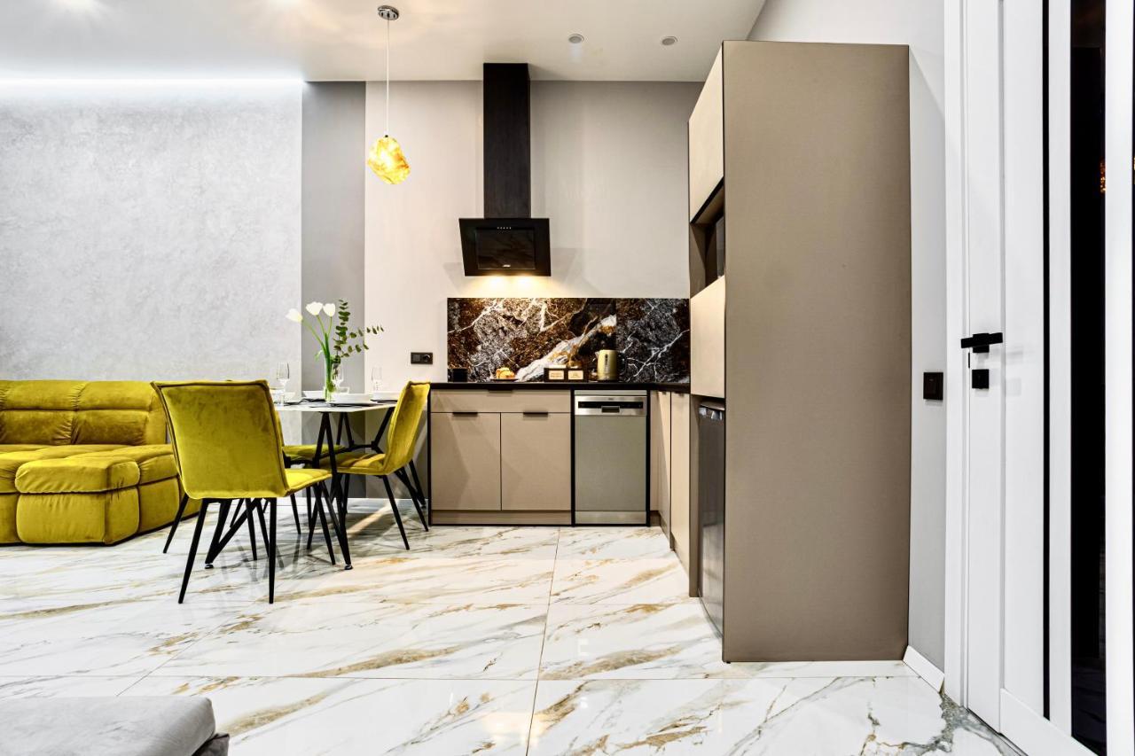 Family Residence Boutique Apartments Львів Екстер'єр фото