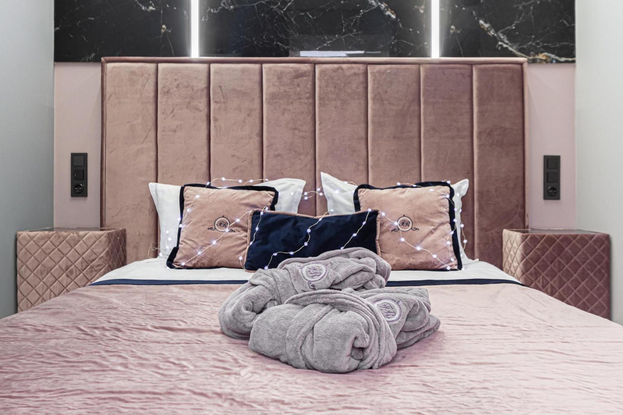 Family Residence Boutique Apartments Львів Екстер'єр фото