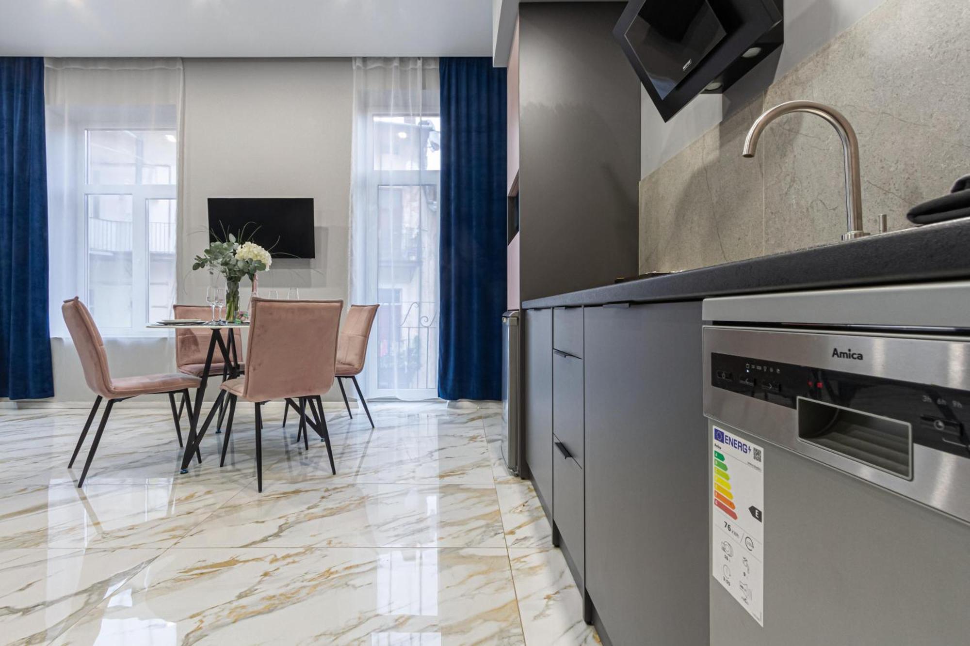 Family Residence Boutique Apartments Львів Екстер'єр фото